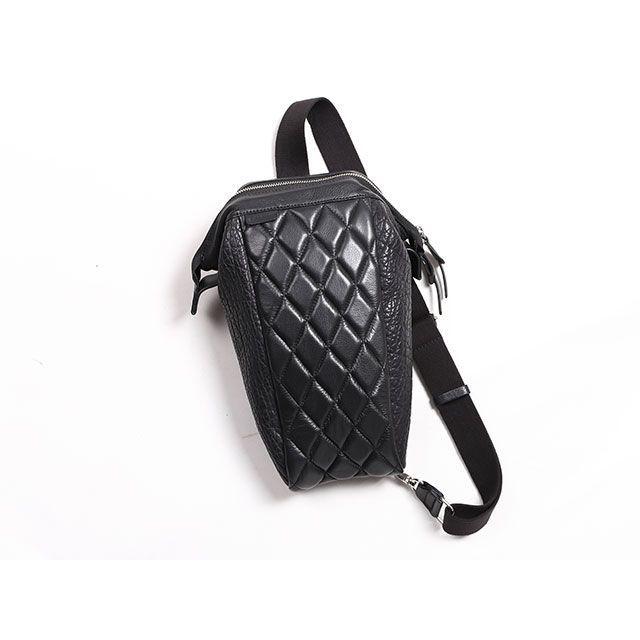 正規品／DEGNER ツーリング用バッグ W-117 アメリカバイソンレザーボディーバッグ（タスマンブラック） デグナー バイク