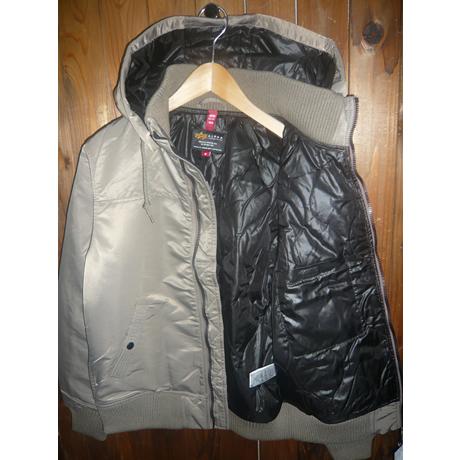 Alpha Industries（アルファ・インダストリーズ） ALPHAアルファ