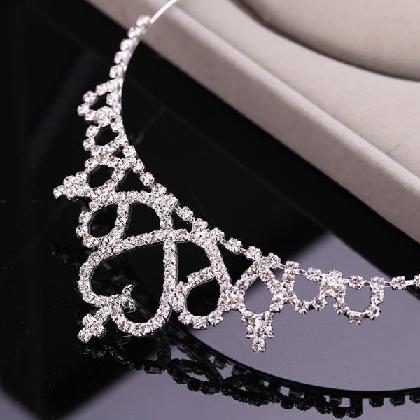 子供 ティアラ カチューシャ お姫様 仮装 ハロウィン キラキラ 輝く キッズ レディース 追跡番号付き 送料無料 |  | 03