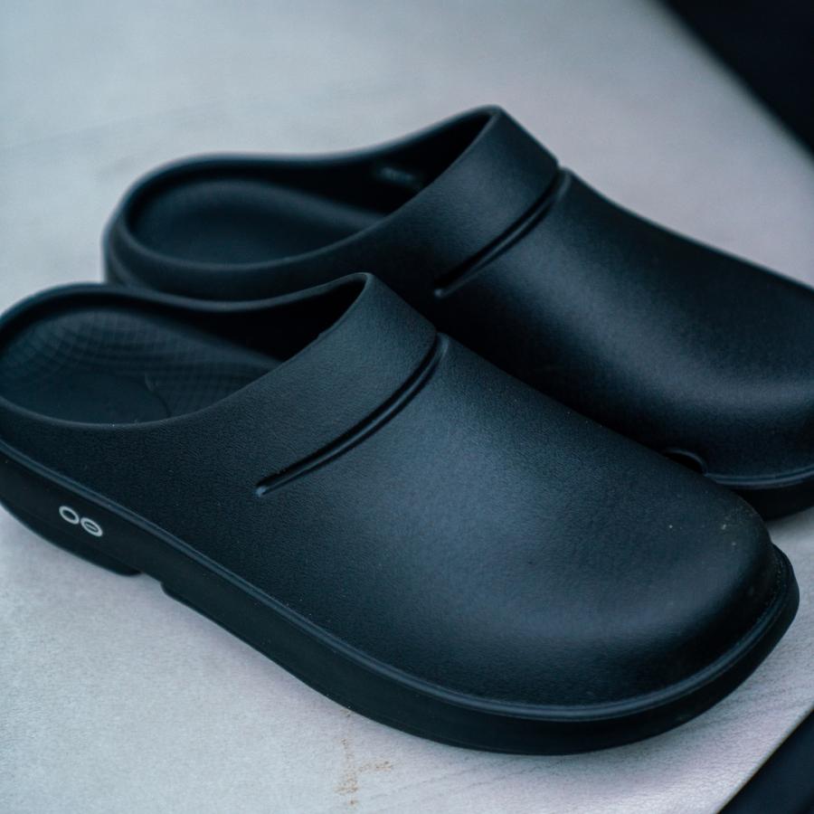OOFOS（ウーフォス） リカバリーサンダル OOcloog -BLACK- 国内正規品