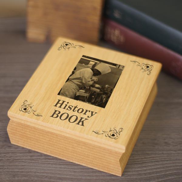 ヒストリー ブック型置き時計 オリジナル時計 退職記念 還暦祝い 退官記念 永年勤続 名入れ 写真 |  | 03