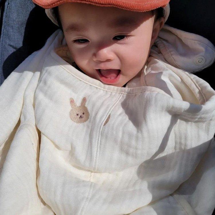 最安挑戦 フード付き ベビー布団 初生児 赤ちゃん ブランケット ガー 新生児 おくるみ 夏 ベビーカーブランケット お出掛け 授乳ケープ 熊 クマ 可愛い 薄い 秋 春 ガーゼケット カラー 3 Www We Job Com
