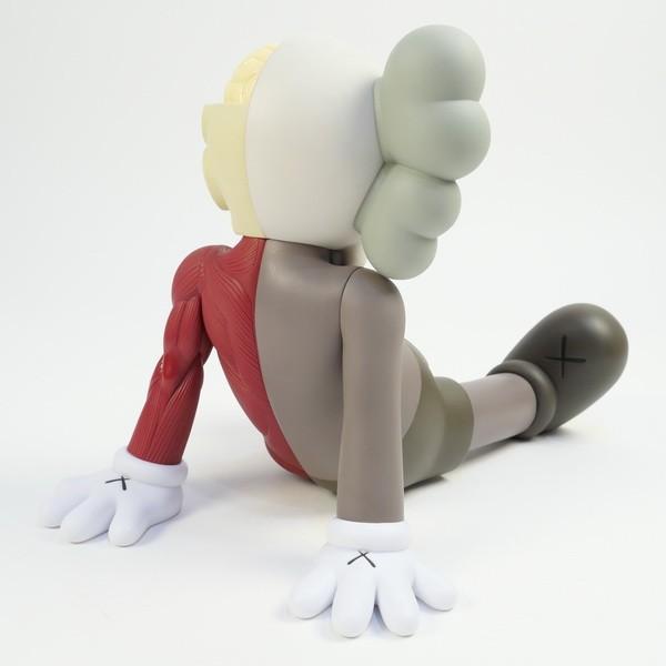 カウズ KAWS ×MEDICOM TOY COMPANION Resting Place フィギュア 茶