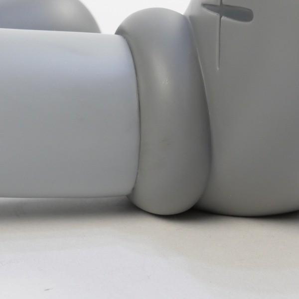 カウズ KAWS ×MEDICOM TOY COMPANION Resting Place フィギュア 灰