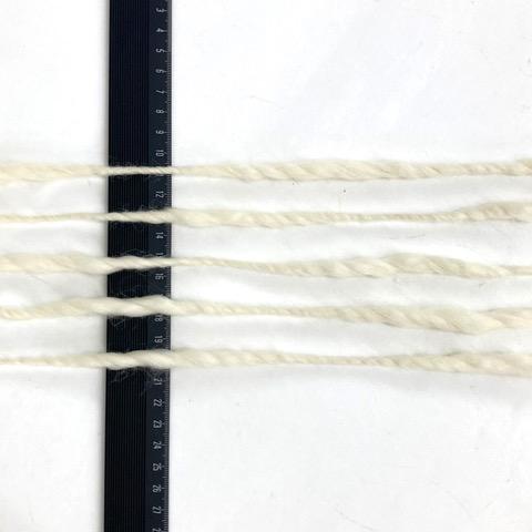 ロービングスラブ 極太のウール100% カセ仕立て300〜310g（約90m）羊毛