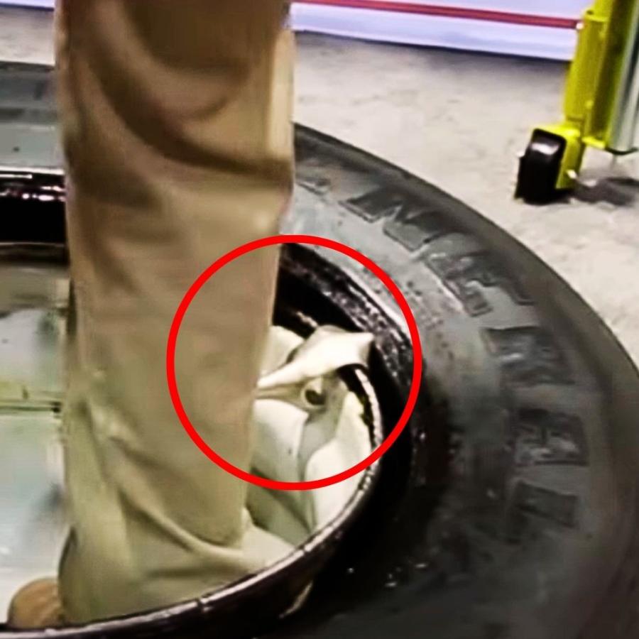 タイヤチェンジャー 手動 タイヤ交換 大型 17.5インチ 24.5インチ トラック トラクター マウント ゲーターツール系 |  | 12