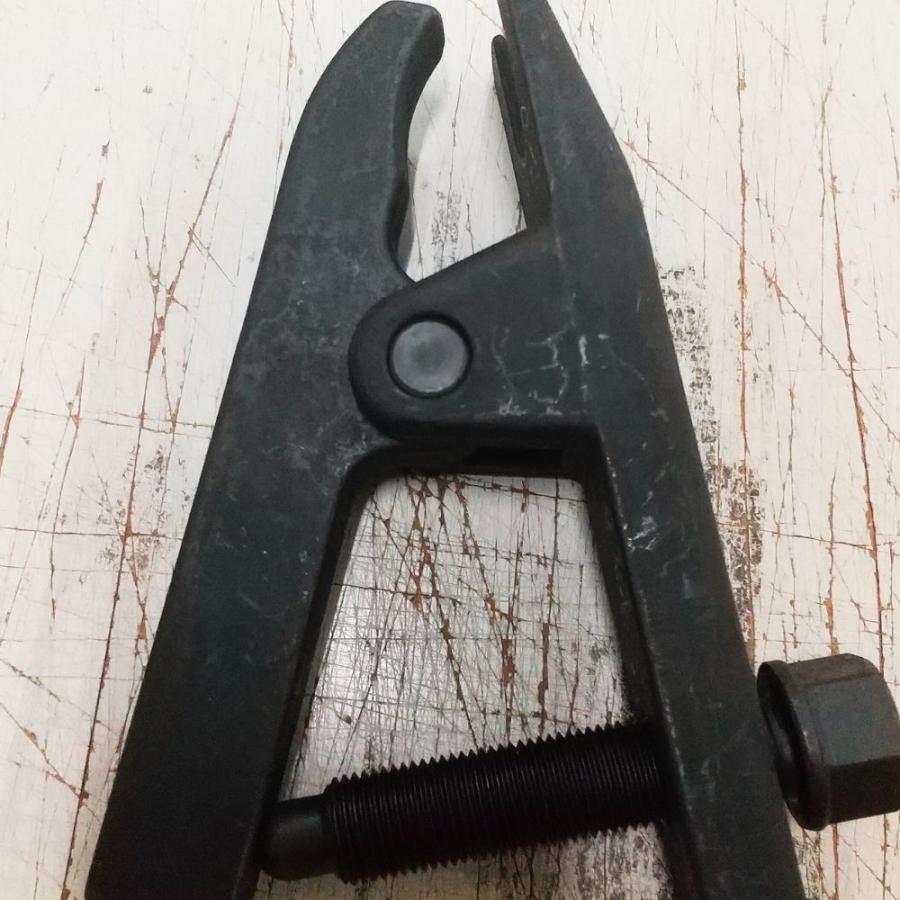 タイロッドエンドプーラー　ボールジョイントプーラー　整備　タイロッドエンドブーツ 取り外し |  | 05