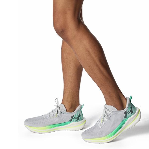 UNDER ARMOUR（アンダーアーマー） ランニングシューズ UAヴェロシティ