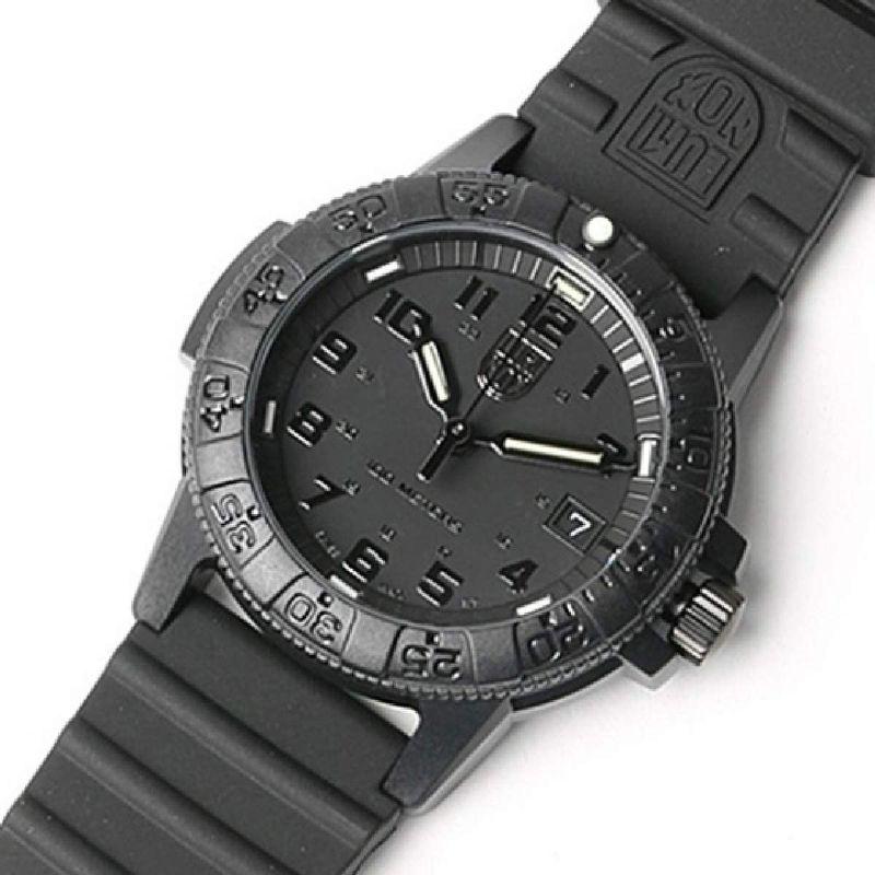 人気最短出荷 ルミノックスLUMINOX 腕時計 レザーバック シータートル 0300シリーズ ブラックアウト 0301.BO メンズ 並行輸入品