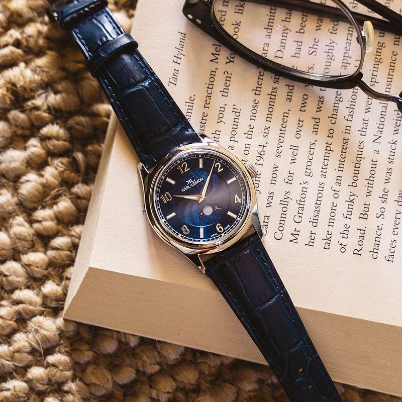 【2026年1月8日以降の発送予定】 カルレイモンKARL LEIMON メンズ腕時計(クラシックシンプリシティーブルー)アナログ うで時計(日本製/ムーンフェイズ)CSBL01 【2979772252】(18217円)