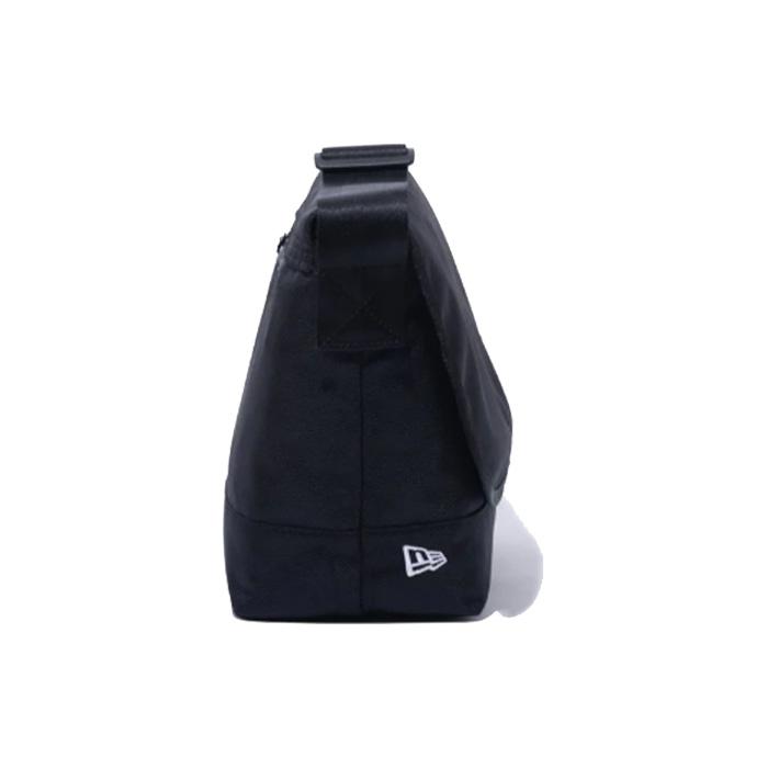 【美品】NEW ERA ブラックバックパックカラビナ付き NEW ERA（ニューエラ） SHOULDER BAG MINI 14521320 ショルダーバッグ