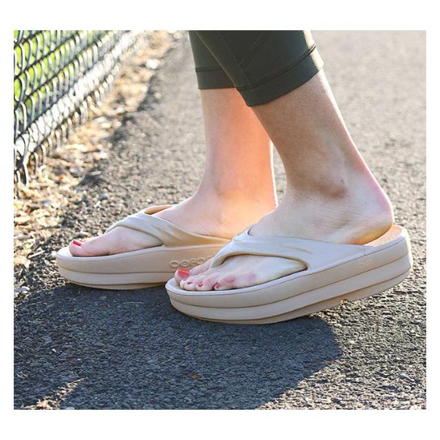 OOFOS（ウーフォス） Women's OOmega Nomad 2000440102222 ウィメンズ