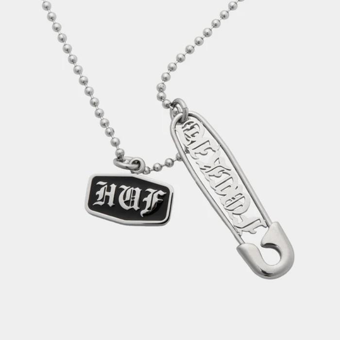 HUF（ハフ） OLD E PENDANT AC01144 ペンダント ネックレス ロゴ ユニ 