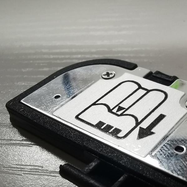 Nikon D200本体 レンズ ストロボ SDカード バッテリー Nikonのストロボ用外部電源「SD-9 パワーアシストパック」はチャージ