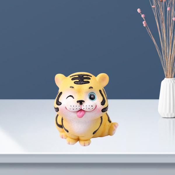 漫画かわいい小さな虎小さな像小さな置物工芸品車の飾りC : STK 