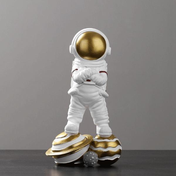 宇宙飛行士の像のアートギフト樹脂装飾テレビの棚の寝室の立っている惑星のためのかわいいクリエイティブ