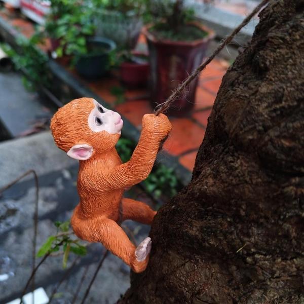 猿の置物 彫刻 樹脂製 フルーツモチーフ 動物 約30cm 台座付 インテリア 屋外猿のための動物の置物彫刻樹脂を登る : STKショップ - 通販