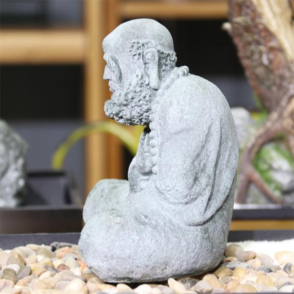 仏像 座っている置物 砂岩 手彫り デスクトップ バルコニー パティオ オフィス オーナメント サンキャッチャー