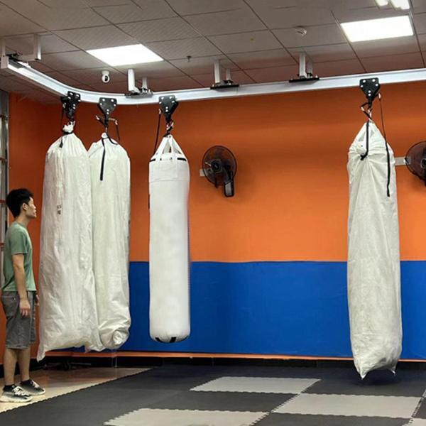 パンチングバッグハンガー、オーガナイザー吊り下げ式サンドバッグ 