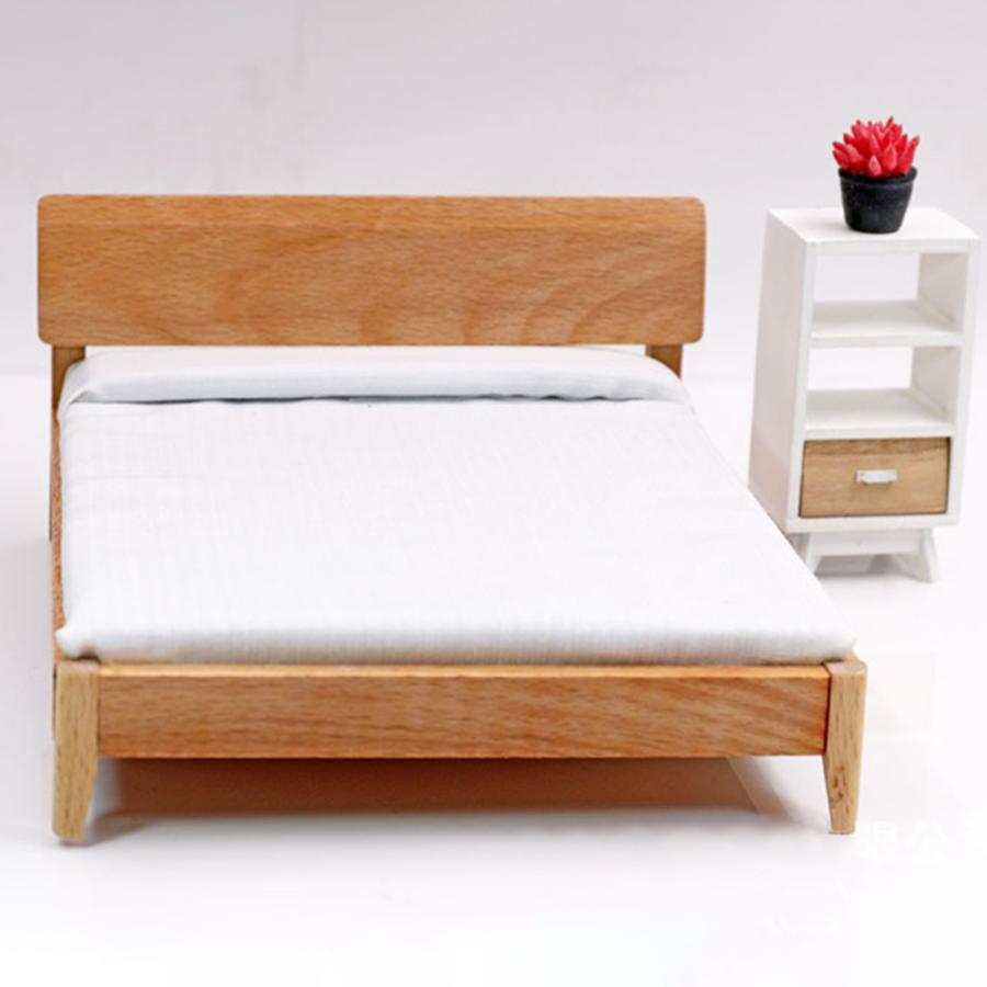レトロ1:12ドールハウス木製シングルベッドモデル.ミニ家具ミニチュアベッドルームの装飾
