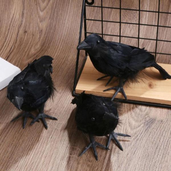 リアルなカラスプロップ鳥の像ハロウィーンリアルな黒い羽のカラス芝生