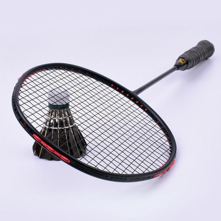 バドミントンラケット 黒と赤のグラデーション 破損あり バドミントンラケット 黒と赤のグラデーション 破損あり