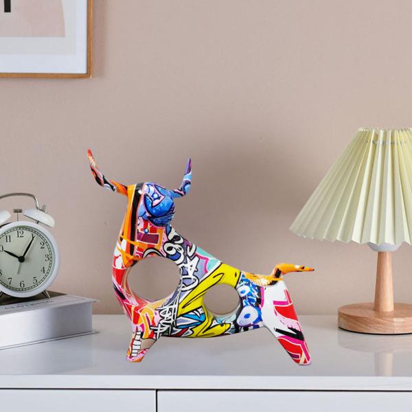 カラフルな雄牛の置物誕生日ギフト小道具動物の置物現代美術装飾樹脂彫刻
