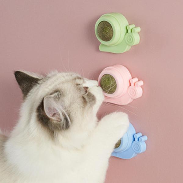SALE／56%OFF】【SALE／56%OFF】猫おもちゃ ミントボール 猫用 キャット用品 回転 ボール 壁掛け 蓋つき キャットニップ 猫  おもちゃ コロコロ おもちゃ