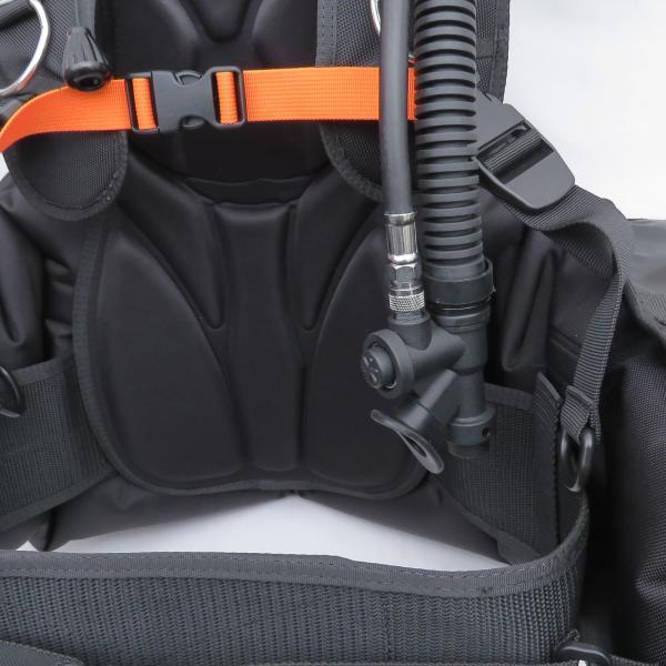 匿名配送 AqualungジャケットスタイルのスキューバダイビングBCD、統合ポケット浮力補償装置ファストロック、初心者向けのブラックインフレーション 【X2385043163】(14582円)