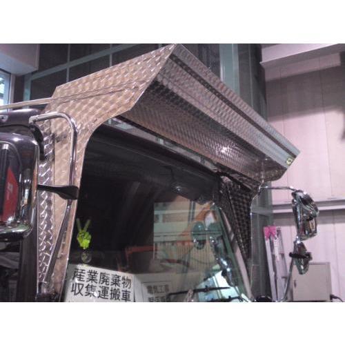 日野 レンジャープロ ミラー格納式フロントバイザー(D2E-600)ウロコ