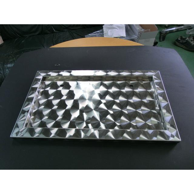 ナンバープレート枠(中型車用) 25角平 ウロコ : ステンレス