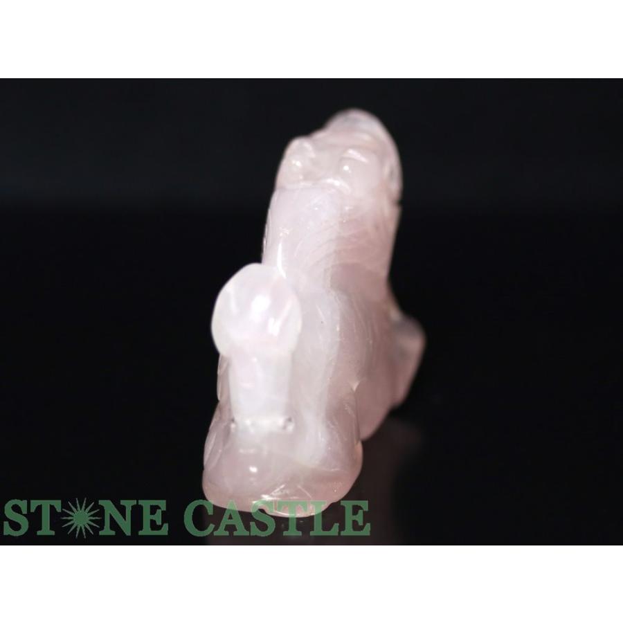 石流通センター 天然石 彫刻置物 龍 約50x37mm ローズクォーツ