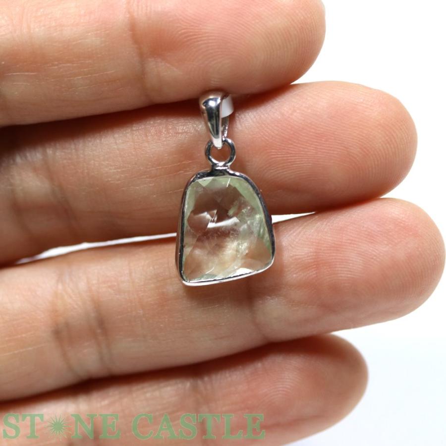 石流通センター ペンダント一点物 天然石 ペンダント グリーン  