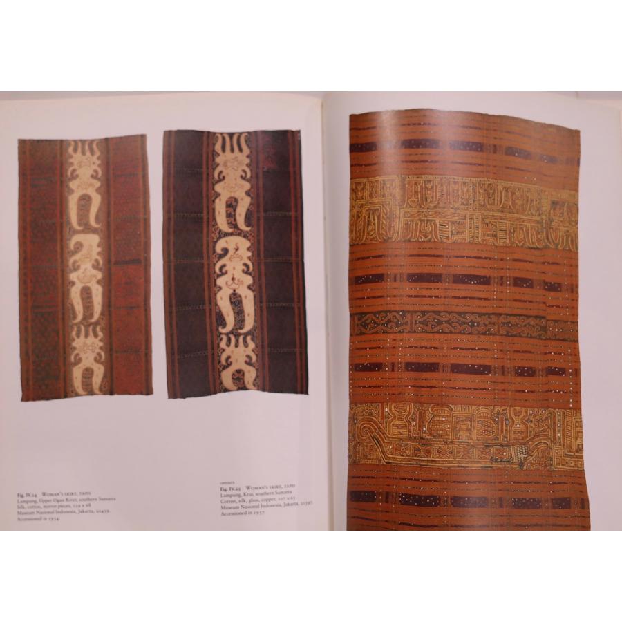 「Beyond the Java Sea：Art of Indonesia's Outer Islands」／ジャワ海を越えて：インドネシア諸島の美術／1991年／H.N.Abrams発行 |  | 02