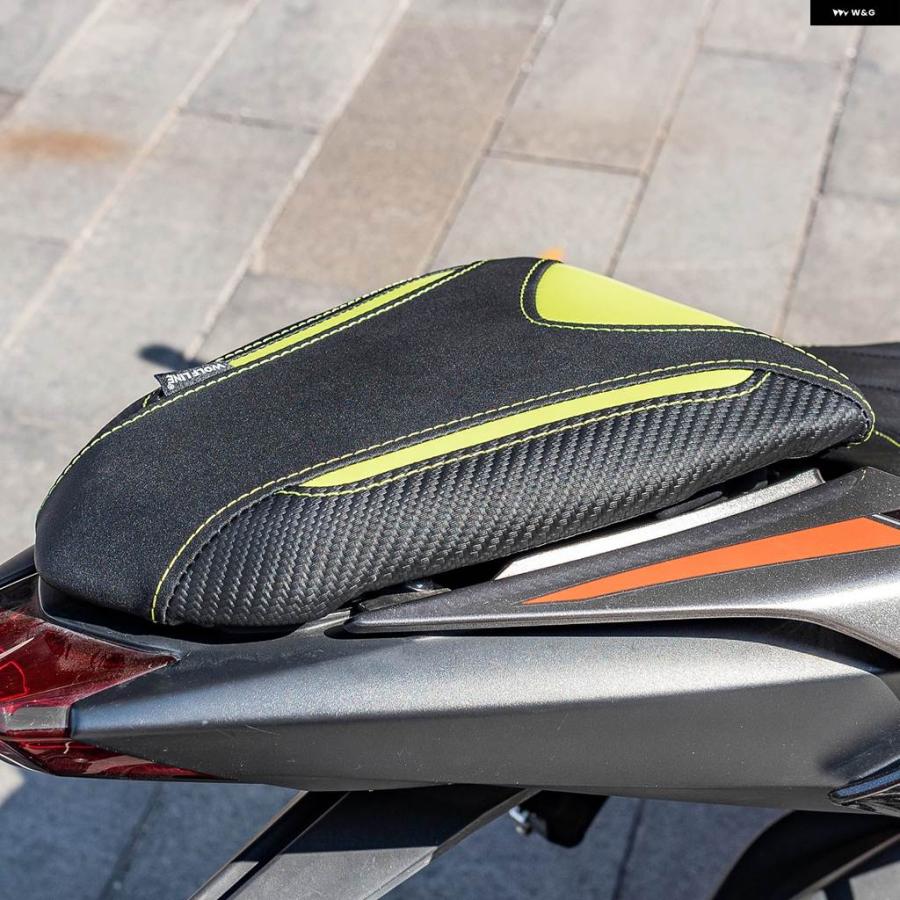 並行輸入品バイク フロントドライバー シート ピリオン パッド リアパッセンジャーシート クッション トライアンフ STREET TRIPLE 765/765S/765R 2023の画像