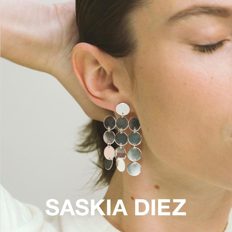 Saskia Diez ピアス サスキア ディーツ Paillettes Chandelier Chandelier ブランド ならショッピング ランキングや口コミも豊富なネット通販 更にお得なpaypay残高も スマホアプリも充実で毎日どこからでも気になる商品をその場でお求めいただけます
