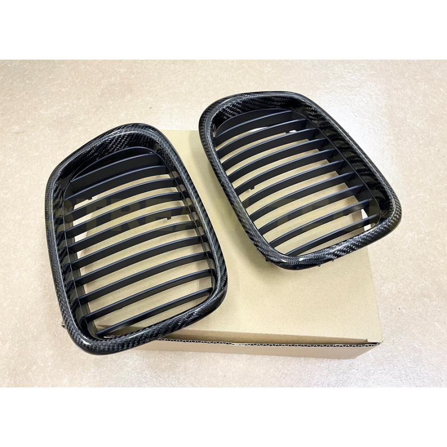 BMW E39 5シリーズ用 リアルカーボン キドニーグリル フロントグリル センターグリル ラジエターグリル バンパーグリル カーボングリル 綾織カーボン 人気商品 |  | 01