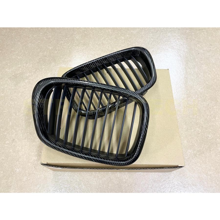 BMW E39 5シリーズ用 リアルカーボン キドニーグリル フロントグリル センターグリル ラジエターグリル バンパーグリル カーボングリル 綾織カーボン 人気商品 |  | 02