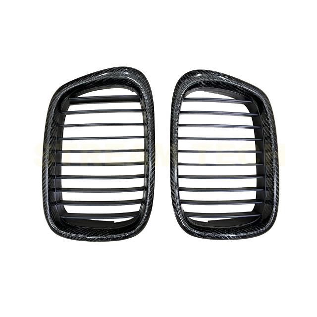 BMW E39 5シリーズ用 リアルカーボン キドニーグリル フロントグリル センターグリル ラジエターグリル バンパーグリル カーボングリル 綾織カーボン 人気商品 |  | 04