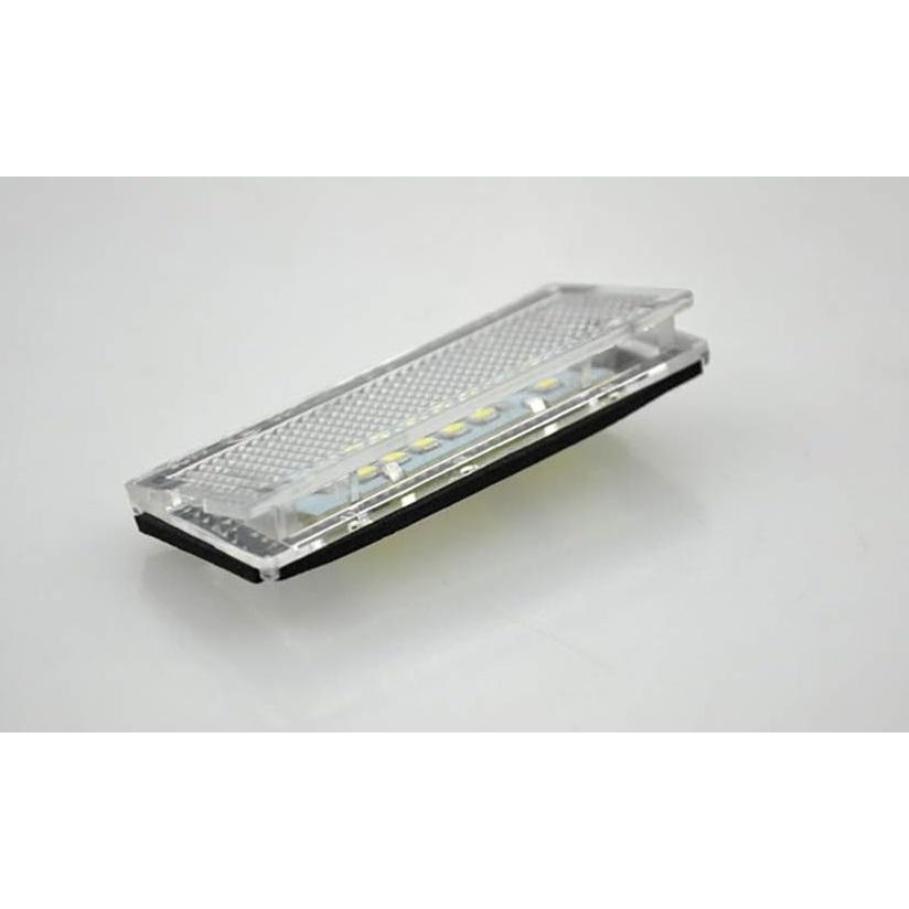 BMW E46 3シリーズ セダン ワゴン 前期用 36連 SMD LED ライセンスライト プレートランプ ナンバー灯 ライト キャンセラー付き 4D 5D 人気商品 |  | 03