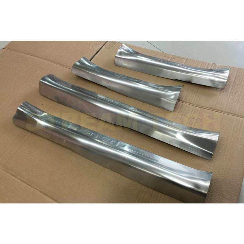 LEXUS レクサス NX用 スチール製 泥除け ステップガード ドアシル 塗装保護 傷防止 泥ガード 傷ガード AZ10型 NX200 NX300 |  | 01