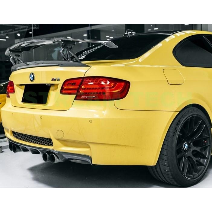 BMW E92 E93 3シリーズ用 VRSタイプ カーボン GTウイング 2種類有 ウェットカーボン ドライカーボン リアウイング カーボンウイング 綾織 シュタイナー M3 |  | 01