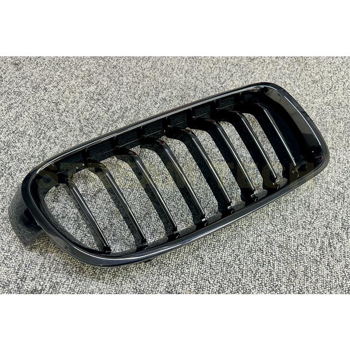 BMW F30 F31 3シリーズ用 Mカラー ストライプ ブラック キドニーグリル