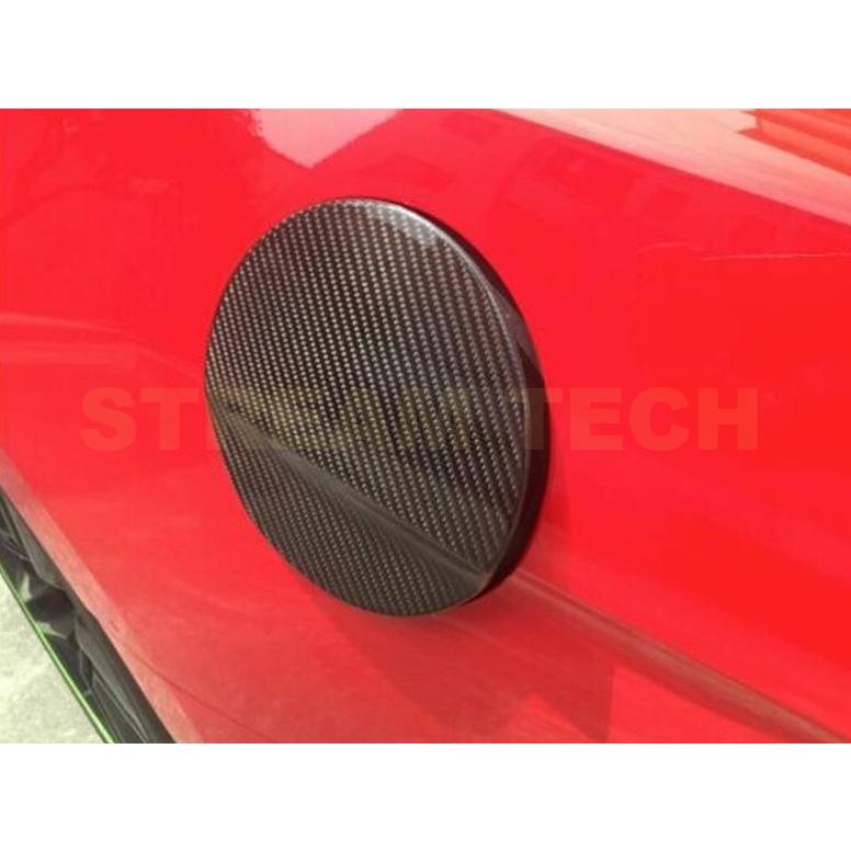 FORD フォード マスタング用 リアルカーボン フューエルタンクカバー 給油タンクカバー オイルタンクカバー カーボンカバー 綾織カーボン Mustang 人気商品 | 
