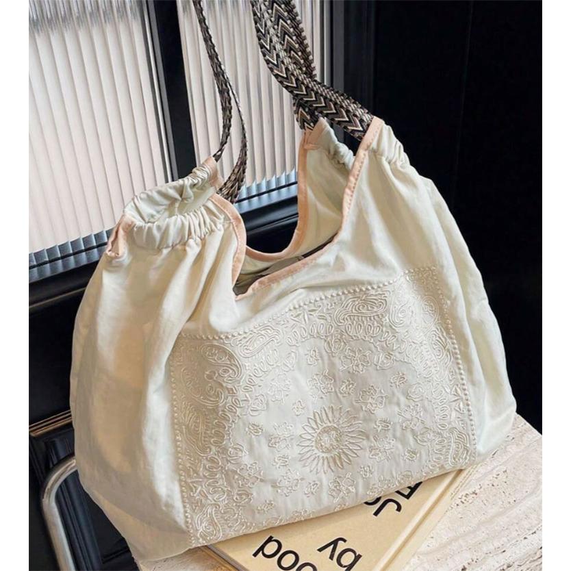 大容量 レディース 肩掛け トートバッグ ハンドバッグ 刺繍柄 韓流雑貨