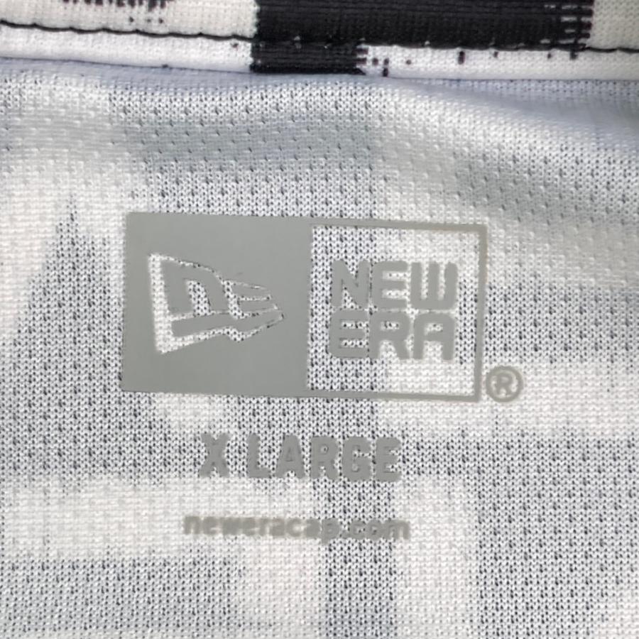 サイズ：XL NEW ERA ニューエラ  半袖モックネックTシャツ 総柄 ブラック系 [240101422664] ゴルフウェア メンズ ストスト NEW ERA ニューエラ 半袖モックネックTシャツ 総柄 ブラック系