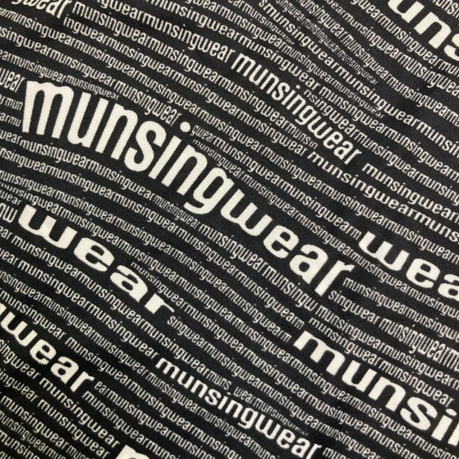 サイズ：M MUNSING WEAR マンシングウェア  ロゴプリント 半袖ポロシャツ ロゴ柄 ブラック系 [240101466526] ゴルフウェア メンズ ストスト MUNSING WEAR マンシングウェア ロゴプリント 半袖ポロシャツ