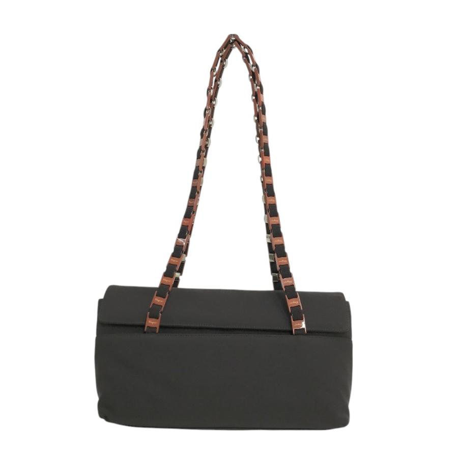 美品 フェラガモ ヴァラチェーン ショルダーバッグ D21 8801 ナイロン 美品 フェラガモ ヴァラチェーン ショルダーバッグ D21 8801 ナイロン