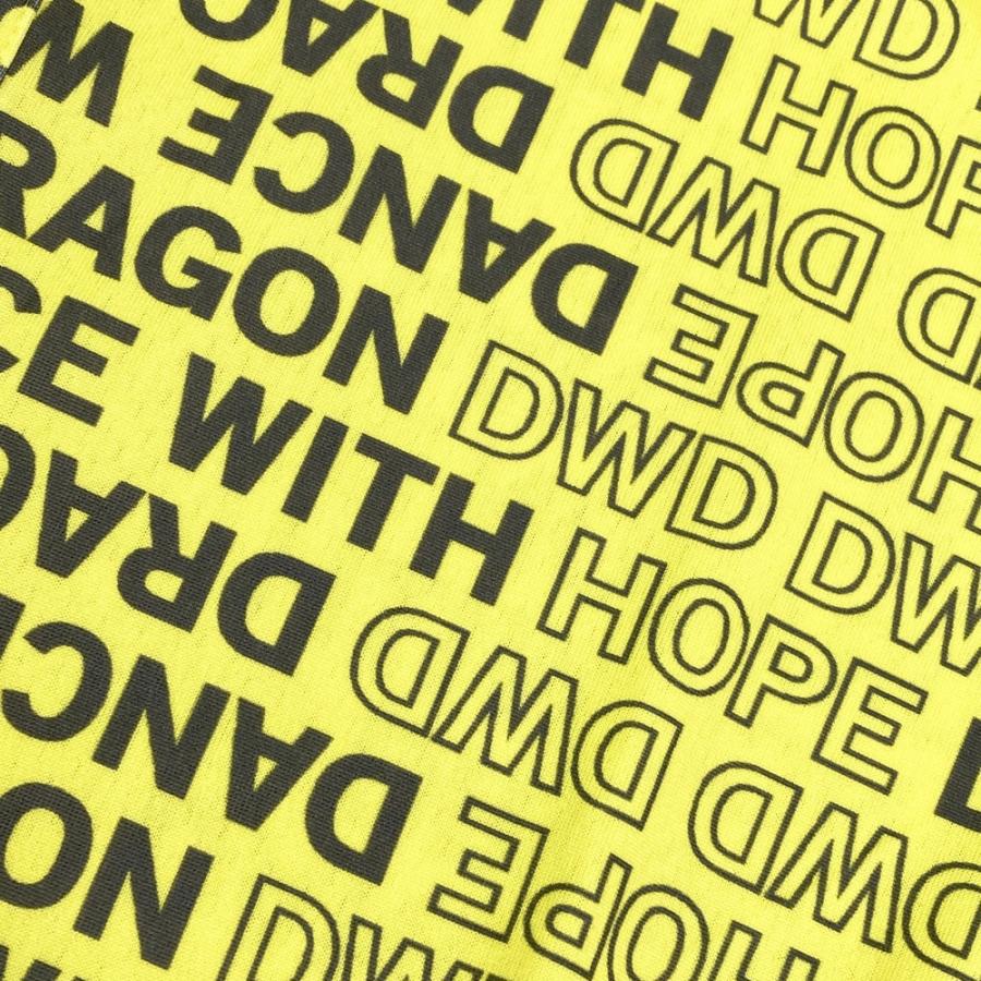 サイズ：2 DANCE WITH DRAGON ダンスウィズドラゴン  半袖ポロシャツ 英字総柄 イエロー系 [240101570548] ゴルフウェア メンズ ストスト DANCE WITH DRAGON ダンスウィズドラゴン 半袖ポロシャツ 英字総柄