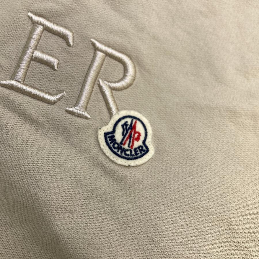 モンクレール　プルオーバーパーカー　ベージュ　J10938G00016 MONCLER モンクレール J10938G00016 スウェット パーカー ベージュ系 M